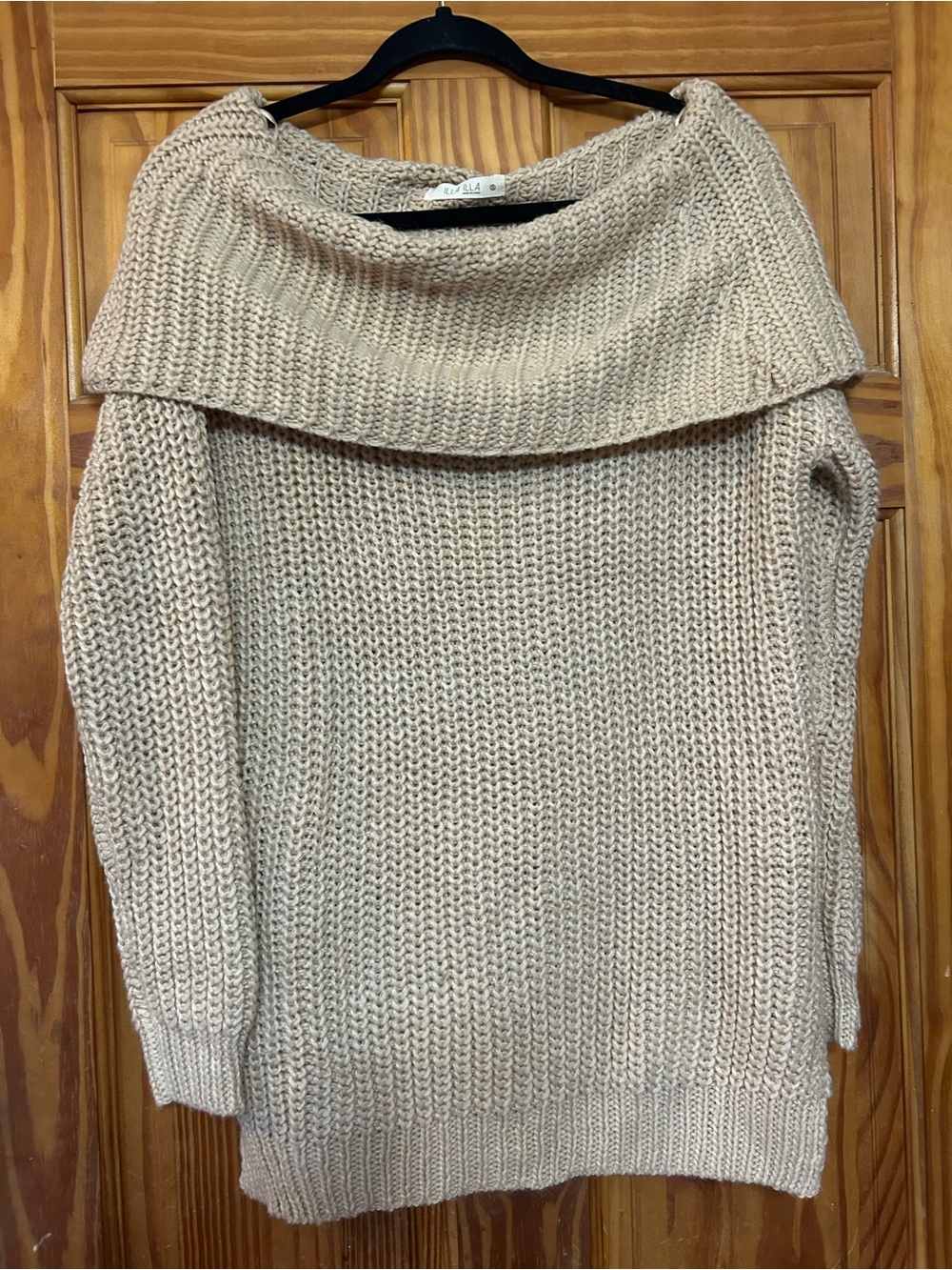 ILLA ILLA Cream Off-Shoulder Chunky Knit Sweater